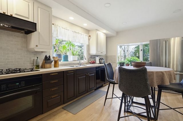 4 Hamill Rd, Worcester, MA 01602