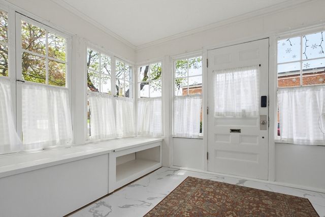 4 Hamill Rd, Worcester, MA 01602