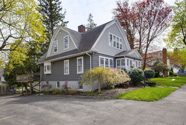 4 Hamill Rd, Worcester, MA 01602