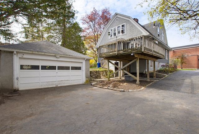 4 Hamill Rd, Worcester, MA 01602