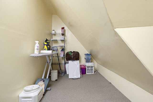 4 Hamill Rd, Worcester, MA 01602