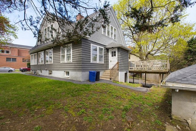 4 Hamill Rd, Worcester, MA 01602