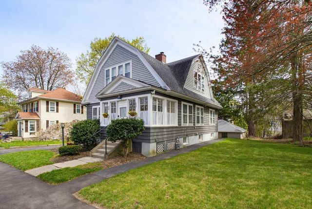 4 Hamill Rd, Worcester, MA 01602