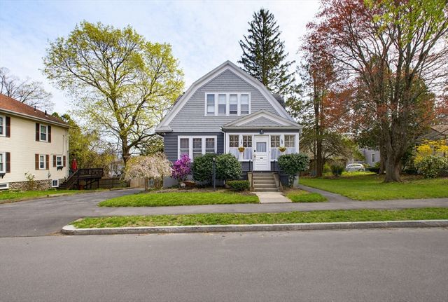 4 Hamill Rd, Worcester, MA 01602