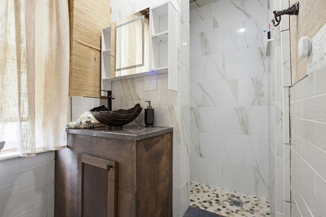 4 Hamill Rd, Worcester, MA 01602