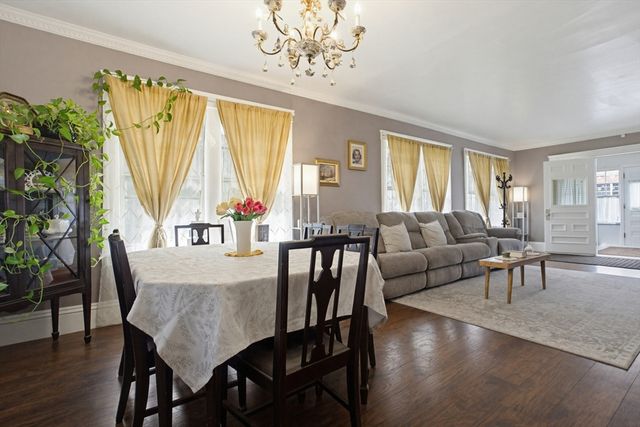 4 Hamill Rd, Worcester, MA 01602