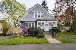 4 Hamill Rd, Worcester, MA 01602