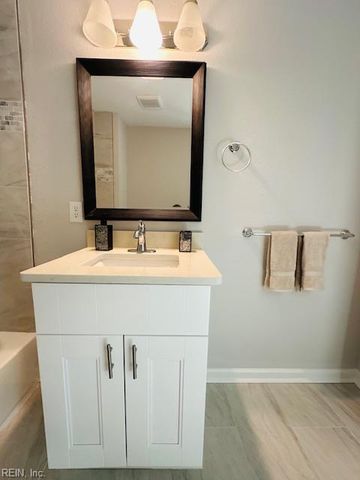 9 E Bayberry CT, Hampton, VA 23669