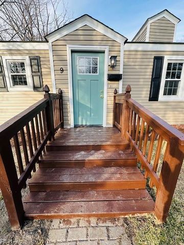 9 E Bayberry CT, Hampton, VA 23669