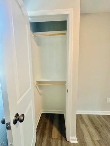 9 E Bayberry CT, Hampton, VA 23669