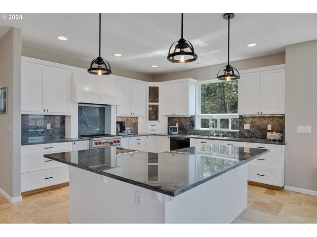 395 FALL CREEK Dr, Oceanside, OR 97134