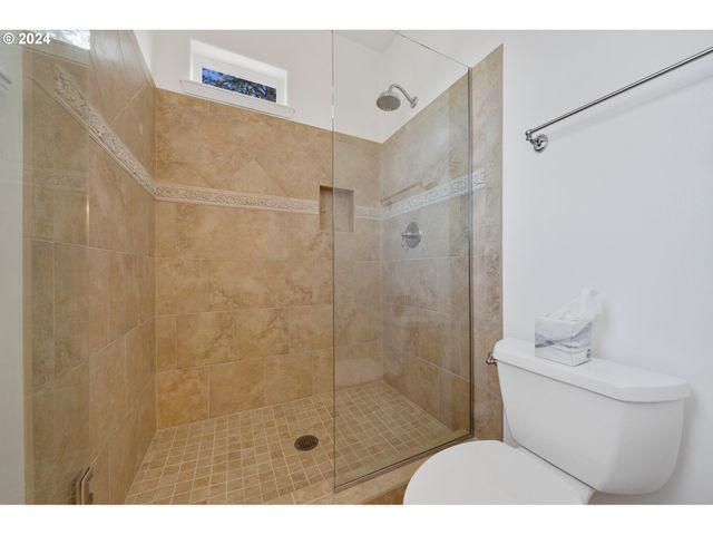 395 FALL CREEK Dr, Oceanside, OR 97134