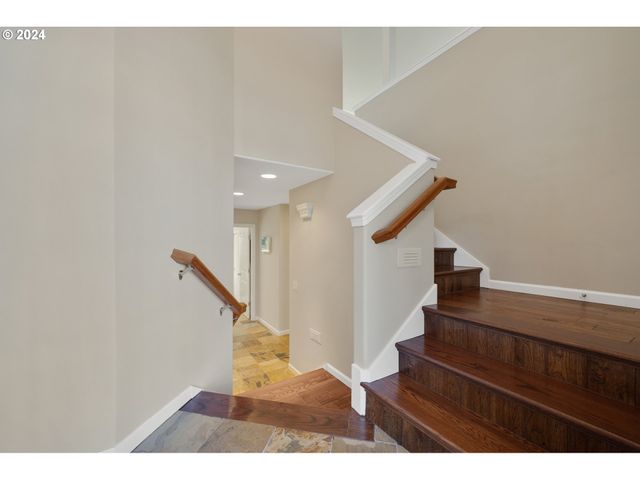 395 FALL CREEK Dr, Oceanside, OR 97134