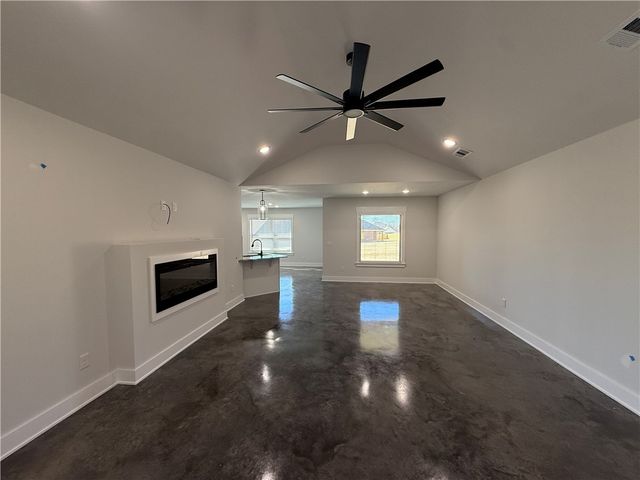 39 N Banner Avenue, Farmington, AR 72730