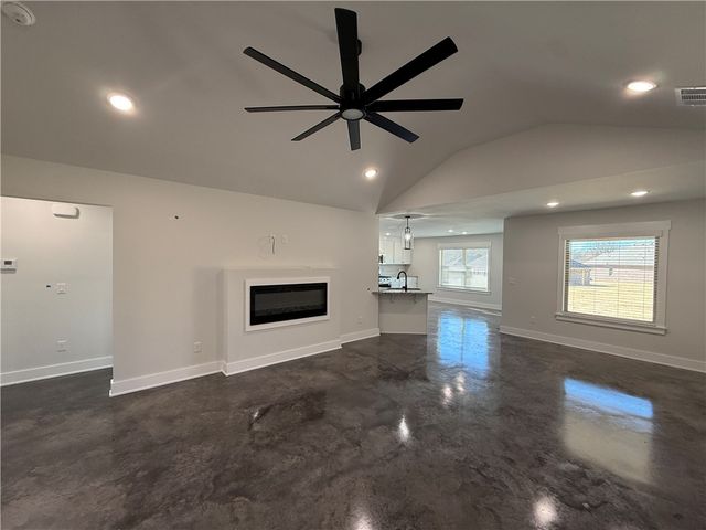 39 N Banner Avenue, Farmington, AR 72730