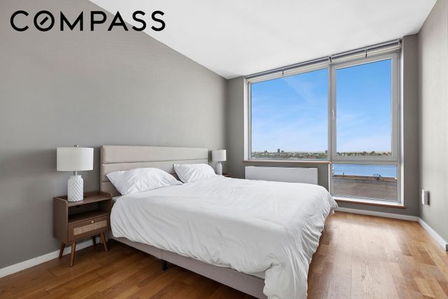 635 W 42nd St Apt 23A, New York City, NY 10036