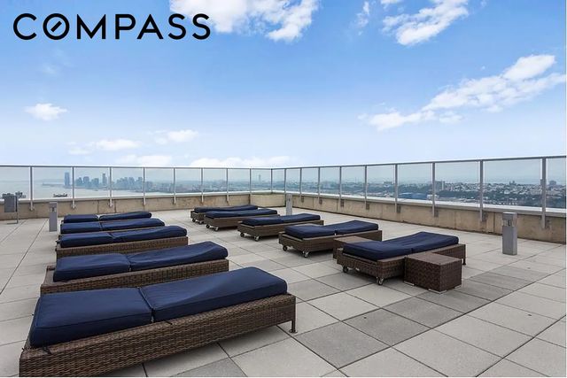 635 W 42nd St Apt 23A, New York City, NY 10036
