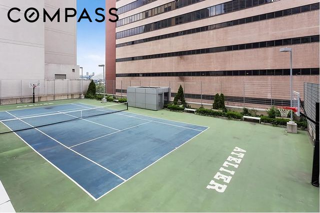 635 W 42nd St Apt 23A, New York City, NY 10036