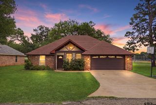 605 Penny Ln, Lindale, TX 75771