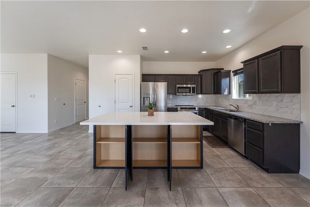 5475 Eagle View Road, Kingman, AZ 86409