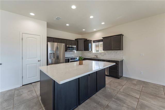 5475 Eagle View Road, Kingman, AZ 86409