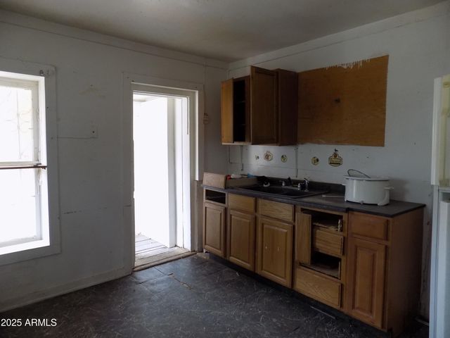 571 W PORPHYRY Street, Superior, AZ 85173