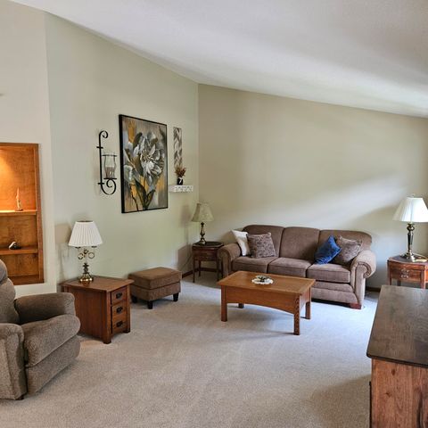 594 Tournament Circle 49, Norton Shores City, MI 49444