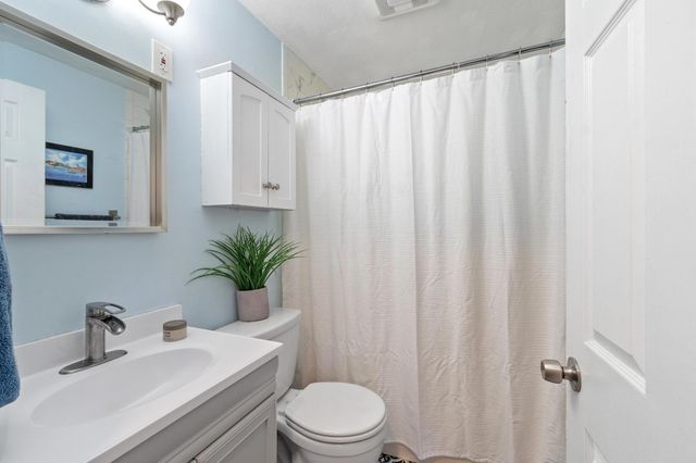 122 Westwood Drive, Nashua, NH 03062