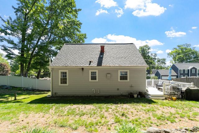 122 Westwood Drive, Nashua, NH 03062