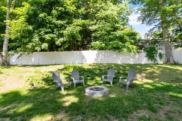 122 Westwood Drive, Nashua, NH 03062