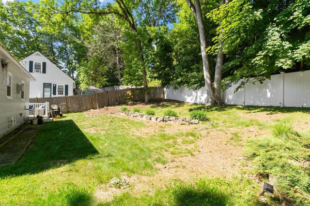 122 Westwood Drive, Nashua, NH 03062