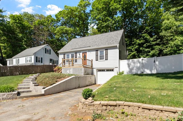 122 Westwood Drive, Nashua, NH 03062