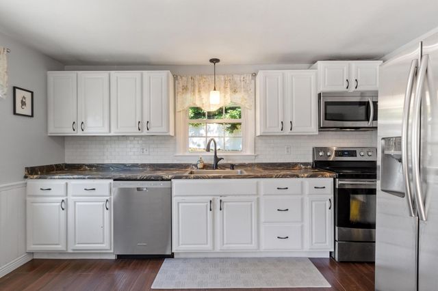 122 Westwood Drive, Nashua, NH 03062