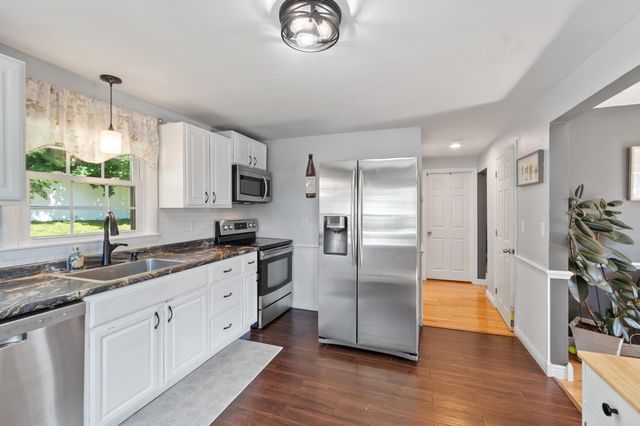 122 Westwood Drive, Nashua, NH 03062