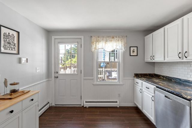 122 Westwood Drive, Nashua, NH 03062