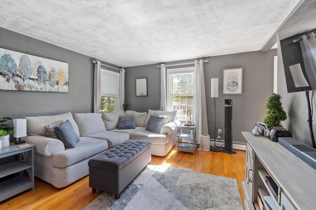 122 Westwood Drive, Nashua, NH 03062