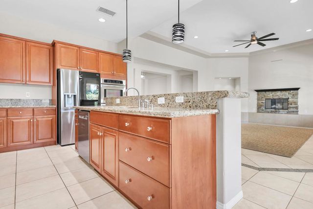 112 Tesori Drive, Palm Desert, CA 92211