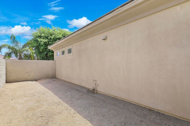 112 Tesori Drive, Palm Desert, CA 92211