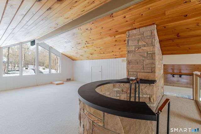 5 Mohawk Lane, Woodbridge, CT 06525