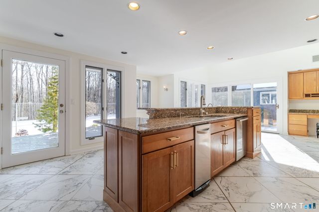 5 Mohawk Lane, Woodbridge, CT 06525