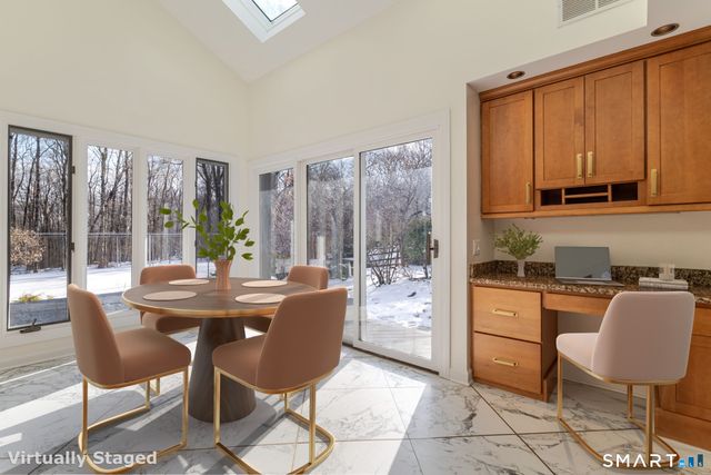 5 Mohawk Lane, Woodbridge, CT 06525