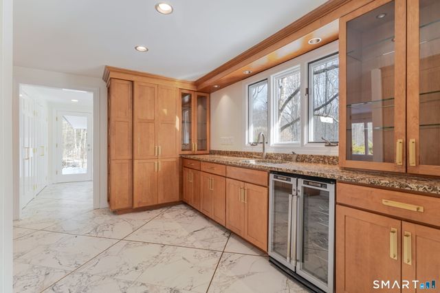 5 Mohawk Lane, Woodbridge, CT 06525