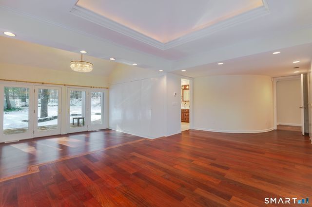 5 Mohawk Lane, Woodbridge, CT 06525