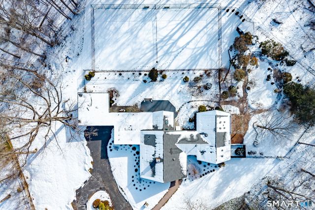 5 Mohawk Lane, Woodbridge, CT 06525