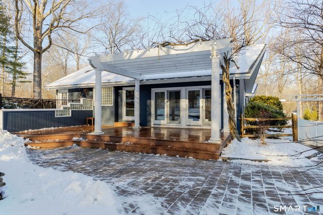 5 Mohawk Lane, Woodbridge, CT 06525