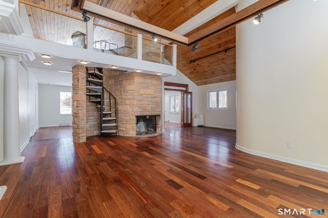 5 Mohawk Lane, Woodbridge, CT 06525