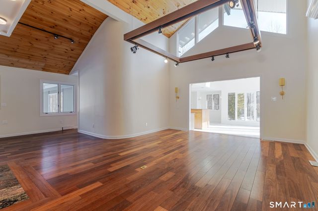 5 Mohawk Lane, Woodbridge, CT 06525