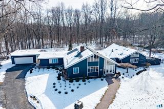 5 Mohawk Lane, Woodbridge, CT 06525