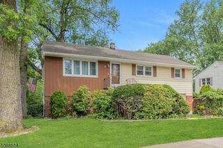 30 Lakeside Ave, Bloomingdale Boro, NJ 07403