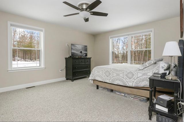 9 Gulliver Avenue, Salem, NH 03079